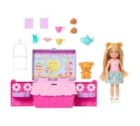 Barbie - Chelsea Tea Party, set con mini bambola Chelsea bionda e 10 accessori a tema inclusi, cesto da picnic trasformabile in un tavolo e tante sorprese, 3+ anni, JJB40