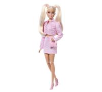 Barbie - Deluxe Style n. 9, bambola dai capelli biondi con outfit in denim rosa, giacca e gonna coordinate con accessori come pochette a fiocco e perle, 4+ anni, JJN69