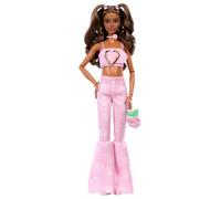 Barbie - Deluxe Style n. 12, bambola dai capelli castani mossi e top in denim rosa, jeans svasati con stampa rosa e accessori come borsa con rose e gioielli, 4+ anni, JJN72
