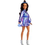 Barbie - Deluxe Style n. 7, bambola con top e gonna blu metalizzato e capelli ca