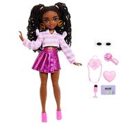 Barbie Dream Besties Brooklyn, bambola snodata dai capelli castani, polo a righe e gonna scintillante rosa con volant, accessori a tema danza inclusi, 4+ anni, JKP51