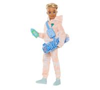Barbie Dream Besties - Ken, bambola snodata alla moda con abiti rimovibili e capelli biondi, 9 accessori a tema estate e skateboard inclusi, giocattolo per bambini, 4+ anni, JDD75