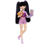 Barbie Dream Besties - Renee, bambola snodata alla moda con lunghi capelli neri e ciocche viola brillanti, 11 accessori a tema vlog di cucina e viaggi inclusi, giocattolo per bambini, 4+ anni, HYC24