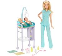Barbie DVG10 - Playset Pediatra, con Bambola, Accessori a Tema, il Set per le Visite e Due Piccoli Pazienti