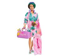 Barbie - Extra Fly, Bambola Ken Viaggiatore con Look da Spiaggia, Outfit alla Moda dal Motivo Tropicale, con tavola da Surf e Borsone, Accessori Inclusi, Giocattolo per Bambini, 3+ Anni, HNP86