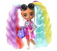 Barbie - Extra Minis Bambola N. 6 con Capelli Arcobaleno E Abito con Stampa Floreale, Piedistallo E Accessori, Inclusi Occhiali E Borsetta, Regalo E Giocattolo per Bambini 3+ Anni, HHF82