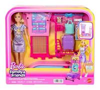 Barbie "Malibu Famiglia e Amici Avventure Senza Limiti, bambola bionda alla moda con area ritiro bagagli, valigie, carrello, nastro trasportatore e bagaglio a mano, JMJ49