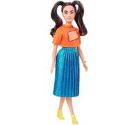 Barbie- Fashionistas, Bambola con Codini Castani, T-Shirt, Gonna, Scarpe e Braccialetto, Giocattolo per Bambini 3+Anni, GHW59