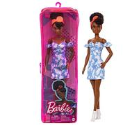 Barbie - Fashionistas N 185 Bambola con Capelli Neri Raccolti, Abito di Jeans Sbiancato a Spalle Scoperte, Bandana Arancione, Stivali Bianchi, Giocattolo per Bambini 3+ Anni, HBV17
