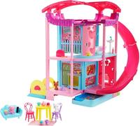 Barbie - La Casa dei Giochi di Chelsea, playset con 2 cuccioli, mobili e tanti accessori, casa delle bambole con ascensore, piscina, vasca di palline e scivolo, giocattolo per bambini, 3+ anni, HHX44