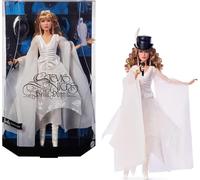 Barbie Mattel Signature Bambola, Stevie Nicks Bella Donna, collezionabile, con abito bianco svolazzante, cappello e microfono, include il piedistallo, JBJ45
