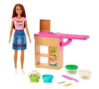 Barbie Noodle Bar Playset con Bambola Castana e Accessori di Cucina, Giocattolo per Bambini 3+ Anni, GHK44