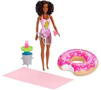 Barbie Playset Bambola Mora Pronta per la Festa in Piscina, con Accessori, Giocattolo per Bambini 3+ Anni,GHT21
