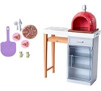 Barbie Set di Arredamenti da Esterno, con Forno di Mattoni, Oltre alla Pizza e Tutto Il Necessario per Il Servizio, Bambola Non Inclusa, Giocattolo per Bambini 3 + Anni, FXG39