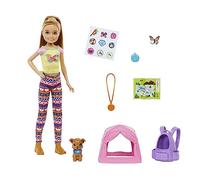 Barbie - Siamo in Due Campeggio con Stacie, PlaySet con Bambola Alta 25cm, Cagnolino, Tenda per Cucciolo, Trasportino, Foglio di Adesivi e Accessori da Campeggio, 3+ Anni, HDF70