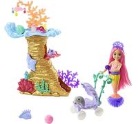 Barbie - Sirene Playset con Bambola Chelsea Sirena, 4 Cuccioli, Area Giochi con barriera corallina, Passeggino e Accessori, Giocattolo per Bambini 3+ Anni, HHG58