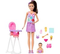 Barbie - Skipper Babysitter, set con bambola castana,mini bambolotto dai capelli bruni, seggiolone e 8 accesori a tema inclusi, giocattolo per bambini, 3+ anni, JJB44