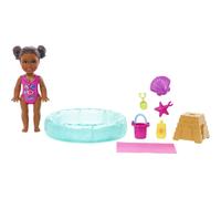 Barbie Skipper Babysitters Inc. Set da gioco per bambole piccole e accessori con piscina per bambole brune e pezzi a tema acquatico