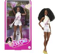 Barbie The Movie Presidente Issa Rae, bambola del film da collezione con camicetta bianca scintillante e pantaloncini, capelli ricci scuri e fascia da presidente, JBJ55