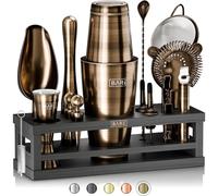 Bare Barrel® Set per la Preparazione di Cocktail | Set da 16 Pezzi per Barista con Shaker da Cocktail | Supporto per Esposizione in Bambù & 35 Schede Ricetta | Set Regalo per Mixology (Shaker Boston