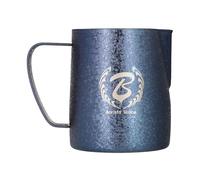 Barista Space Polished Silver Milk Jug ottimale per latte Art con beccuccio preciso, leggero e maneggevole, consigliato dai campioni del mondo - Silver Blue - 350 ml