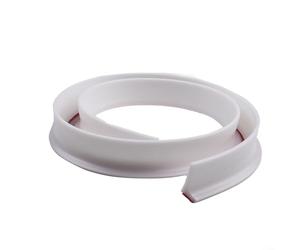 Barriera d'acqua per pavimento doccia, striscia in silicone da 1 m per contenere il deflusso nei punti di ingresso in layout contemporaneo per il bagno (bianco)
