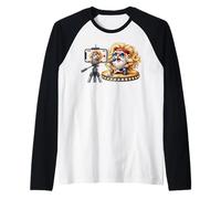 Bass Guitar Player Gnome In Hippie Rocker Clothing Love Rock Maglia con Maniche Raglan