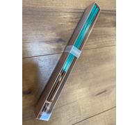 Bastone quadrato Le Creuset realizzato in legno naturale menta fresca con tra...