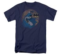 Batman Sotto I Riflettori Maglietta Per Adulti Licenziata DC Comics