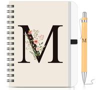BBTO Set di Quaderno e Penna Personalizzati con Iniziale M, Quaderno a Spirale Floreale B6 con Penna in Bambù Lettera Regalo per Donne e Uomini Natale Compleanno San Valentine Amica Collega Maestre