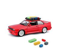 Bburago BMW M3 E30 con box da tetto, modellino in scala 1:24, auto da collezione originale con porte mobili, a partire dai 3 anni in su (18-23014)
