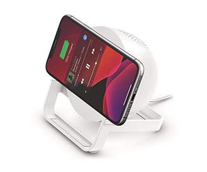 Belkin SoundForm Charge, Altoparlante Bluetooth con supporto di ricarica wireless, ricarica e ascolta la musica, guarda video in streaming o partecipa a videochiamate - Bianco