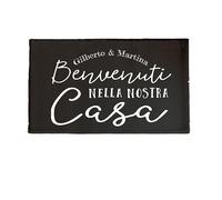 Benvenuti Nella Nostra Casa Tappeto in Feltro gommato per interni Personalizzato con Nomi ADATTO AGLI INTERNI Idea Regalo Compleanno Natale Nuova Casa Assorbente Antiscivolo 50x70cm Per Camere Entrata