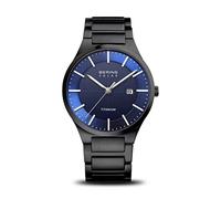 BERING Solar 15239-727 Orologio da polso da uomo, cassa in titanio nera da 39 mm e quadrante blu, cinturino in titanio con elementi in titanio, 10 ATM