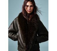 Bershka - Giacca in pelle sintetica marrone con colletto in pelliccia sintetica L