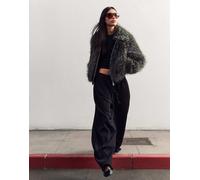 Bershka - Giacca in pelliccia sintetica grigia con zip-Grigio M