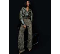 Bershka - Pantaloni dritti marroni con stampa animalier e borchie-Marrone 40