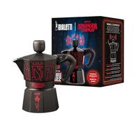 Bialetti Moka Express Stranger Things 3 Tazze, Pomolo Musicale con ricarica USB C, Non adatta ad induzione, 3 Tazze (130ml), Nero