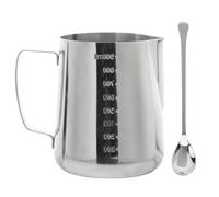 Bicchiere in Acciaio Inox per Latte Art, Misurazione e Colata Precisa | Scala Interna, Bordo Liscio e Manico Comodo, Beccuccio Affusolato, Cucchiaino Incluso per Caffè e Cera