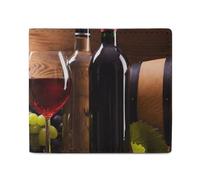 Bicchieri da vino bianco e rosso, uva, legno, un piccolo e portatile portam
