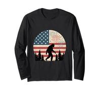 Bigfoot celebra sotto i fuochi d'artificio del 4 luglio e la bandiera Maglia a Manica