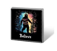 Bigfoot Christmas Lights Believe Spille quadrate alla moda per uomo e donna Spille in metallo divertenti per giacca, borsa, cappello