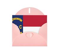 Biglietto di auguri orizzontale con bandiera del Nord Dakota con busta a forma di cuore rosa e scritta vari auguri di festa