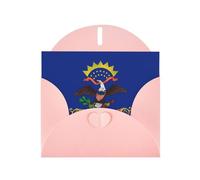 Biglietto di auguri orizzontale con bandiera del Nord Dakota con busta a forma di cuore rosa e scrivere vari auguri di festa