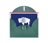 Biglietto di auguri orizzontale con bandiera dello stato del Wyoming con busta verde scuro a forma di cuore e scrivere vari auguri di festa