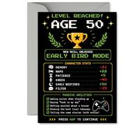 Biglietto di auguri per 50° compleanno, livello 50 sbloccato, design retrò con statistiche pixel art, battute spensierate per il giocatore traguardo, formato A5, busta inclusa
