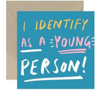 Biglietto di compleanno umoristico per amici, regalo "Identify as young", design giocoso a mano, per amico, collega e famiglia, interno bianco con busta