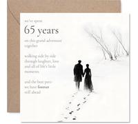 Biglietto sentimentale per 65° anniversario - 65 anni di risate e amore - coppia monocromatica che cammina mano nella mano attraverso un paesaggio innevato - quadrato da 145 mm, busta inclusa
