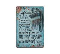 Bit SIGNSHM Targa in metallo retrò con scritta "Life is like a camera focus on what's important", decorazione da parete, stile shabby chic, regalo adatto per interni ed esterni, 30,5 x 20,3 cm