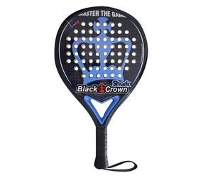 Black Crown Scopri l'innovazione con la Racchetta da Padel SHARK di Black Crown Se stai cercando una racchetta da padel che unisce controllo e comfort, la Black Crown SHARK è la scelta giusta per te. 